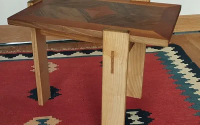Table basse plaquée noyer
