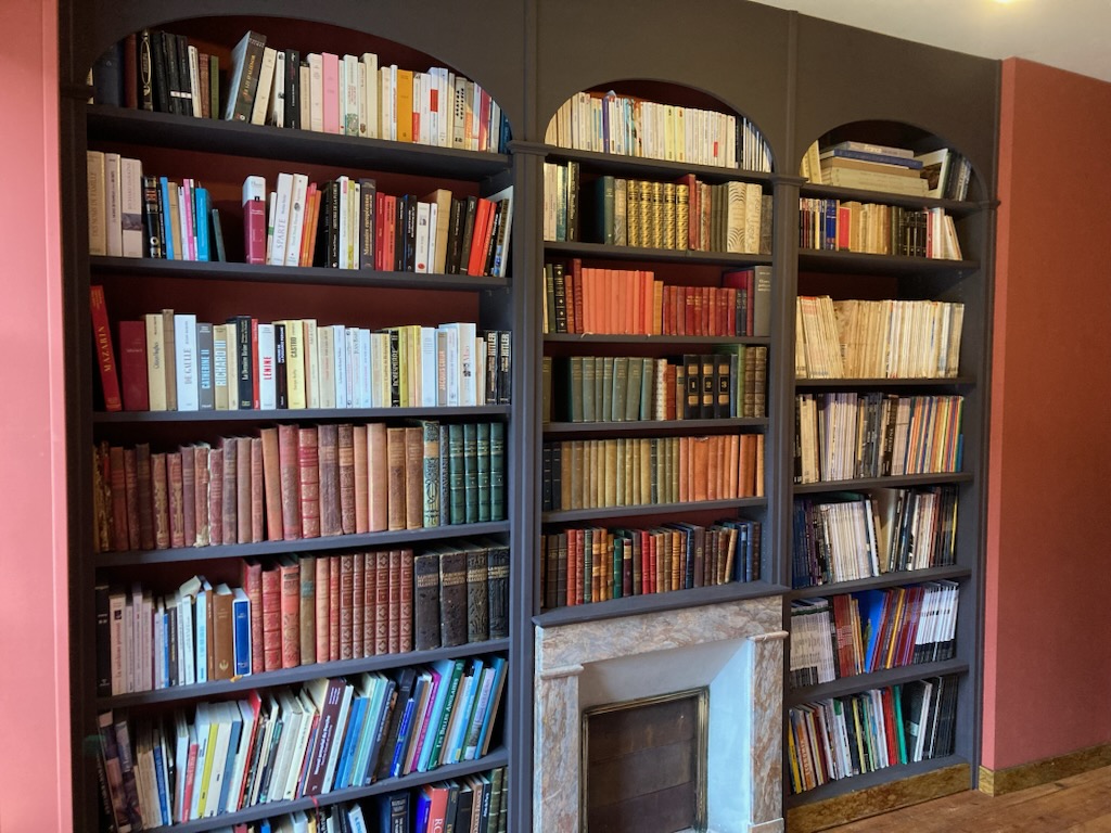 bibliothèque peinte
